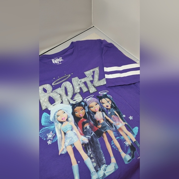 Bratz Women’s Size XS (0-2) Graphic Tee and Shorts Lounge Set Purple Pajama Set - Picture 6 of 6